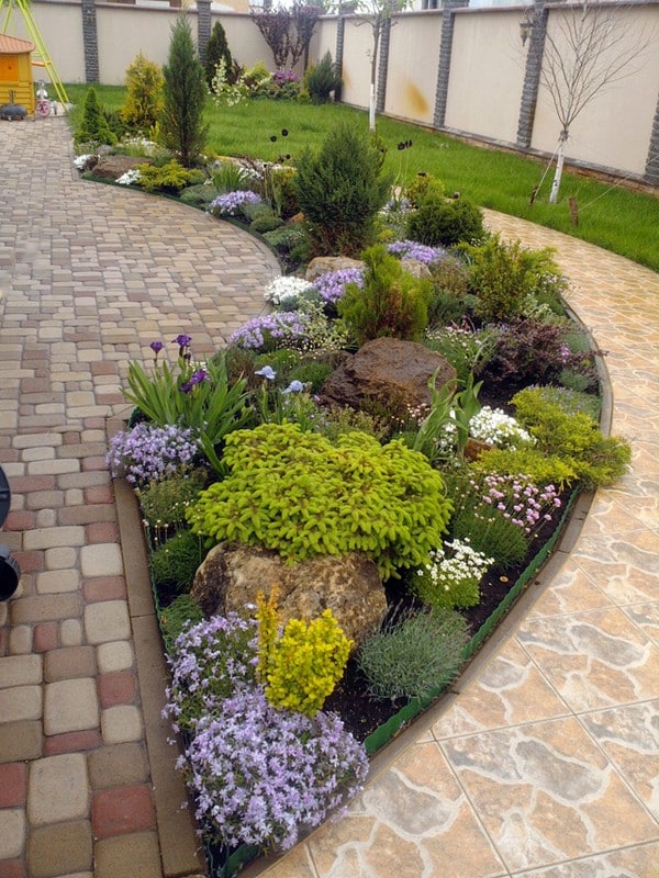 18 Impressive Garden Decor Ideas To Beautify Your Yard