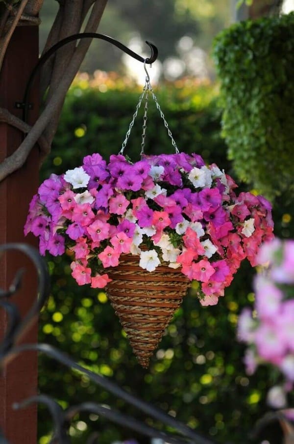 17 Absolutely-Stunning Outdoor Hanging Planter Ideas to Brighten Your Yard
