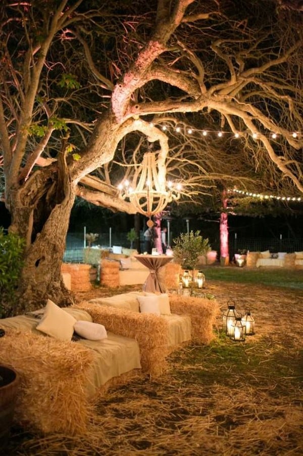 17 Cool Ways to Use Straw Bales For A Shabby Chic Garden Decor